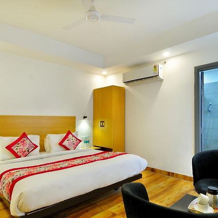Hotel Emporio Near New Delhi Railway Station Екстер'єр фото