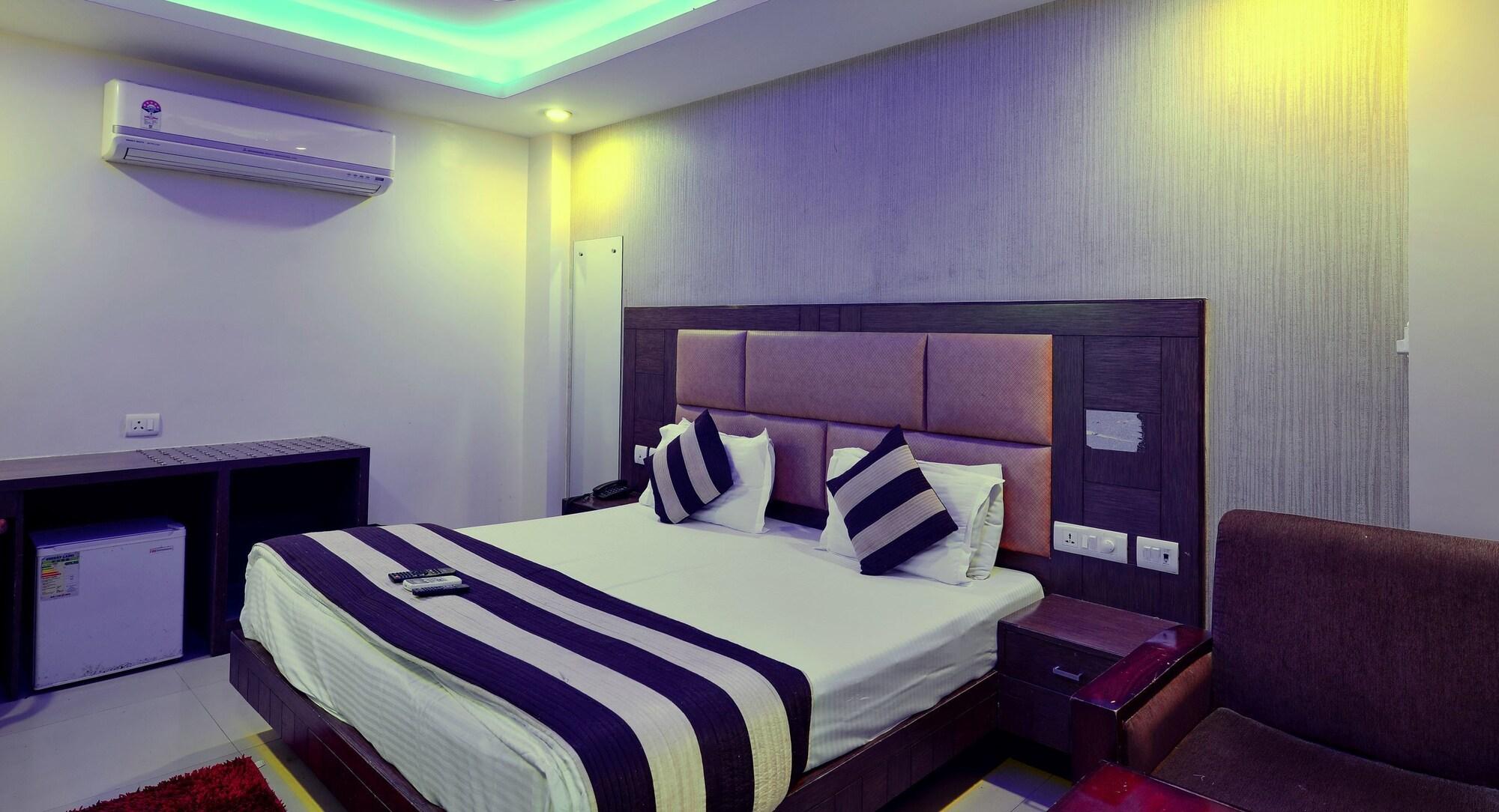 Hotel Emporio Near New Delhi Railway Station Екстер'єр фото