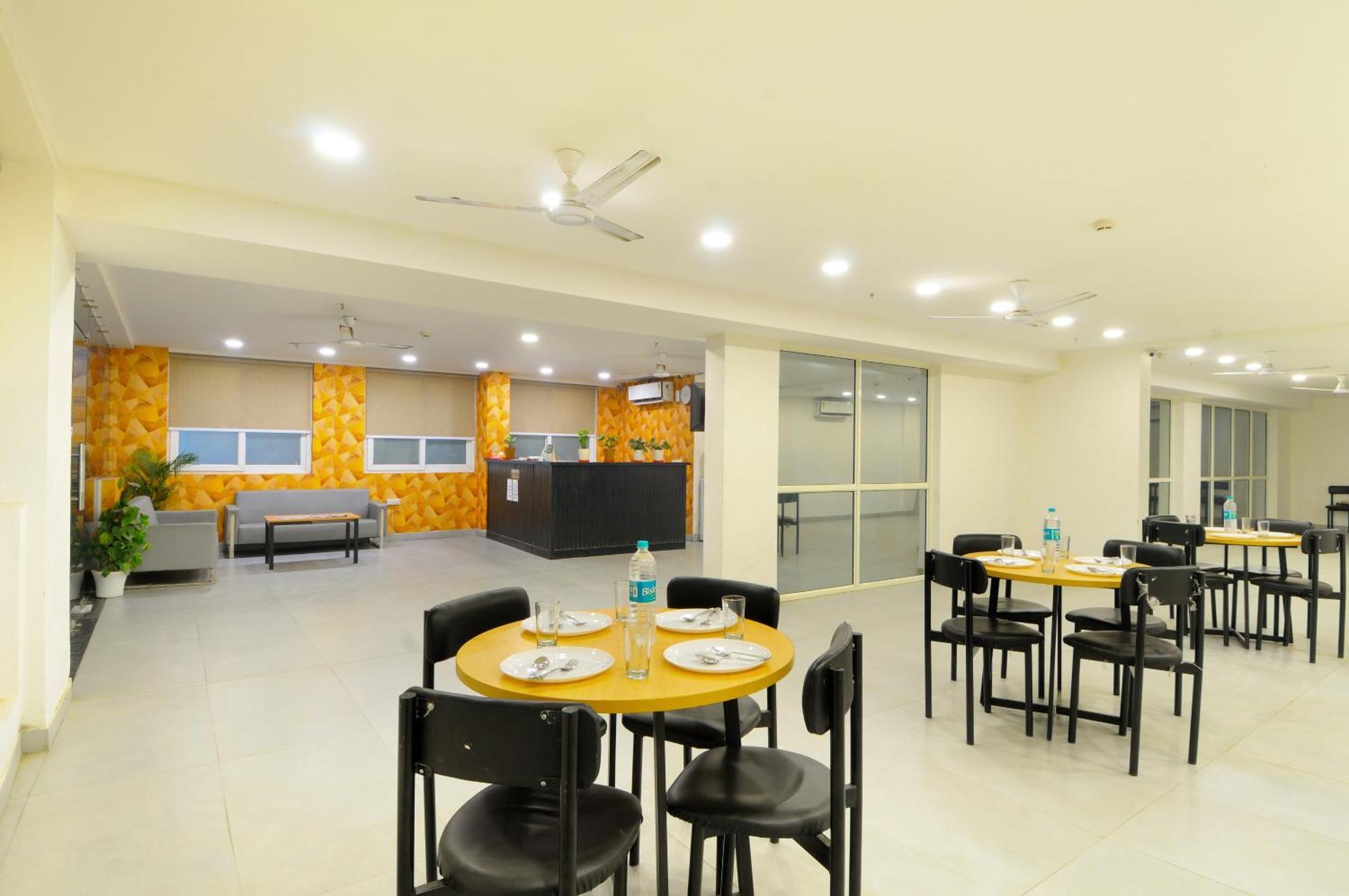 Hotel Emporio Near New Delhi Railway Station Екстер'єр фото