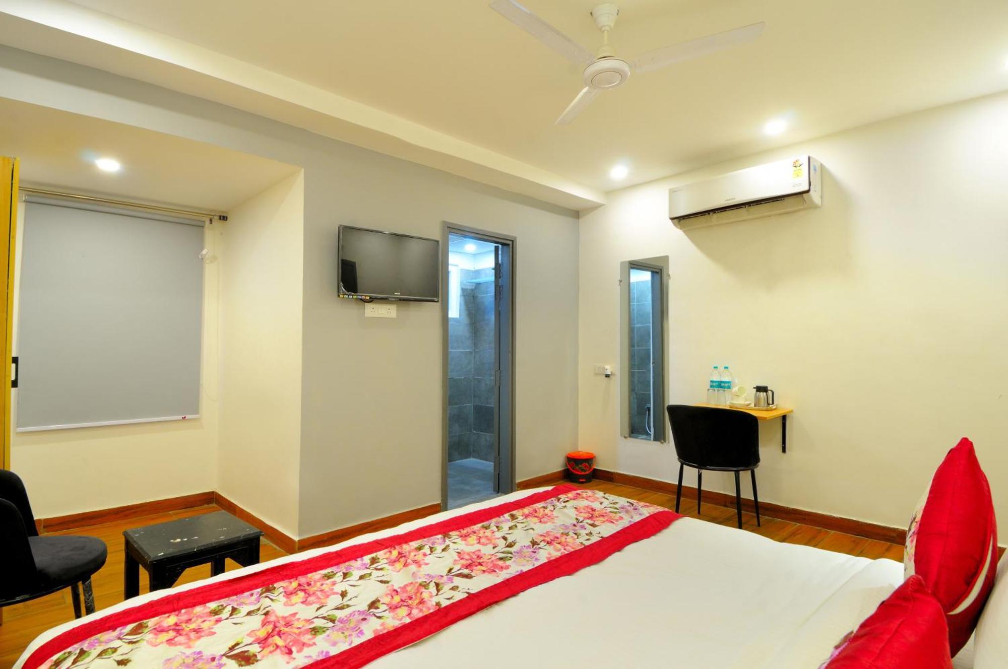 Hotel Emporio Near New Delhi Railway Station Екстер'єр фото