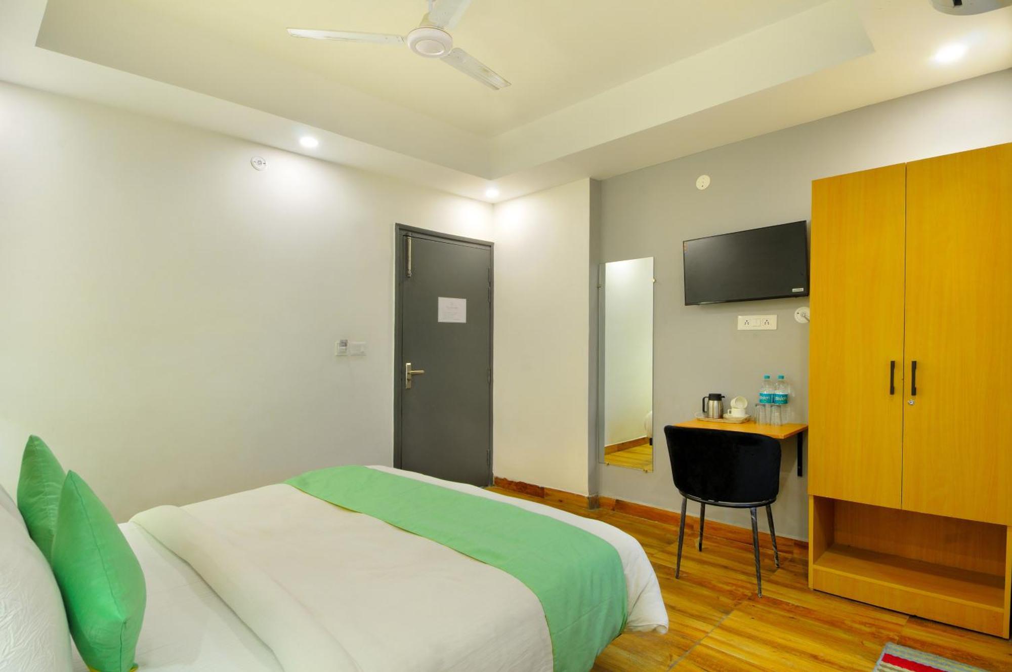 Hotel Emporio Near New Delhi Railway Station Екстер'єр фото