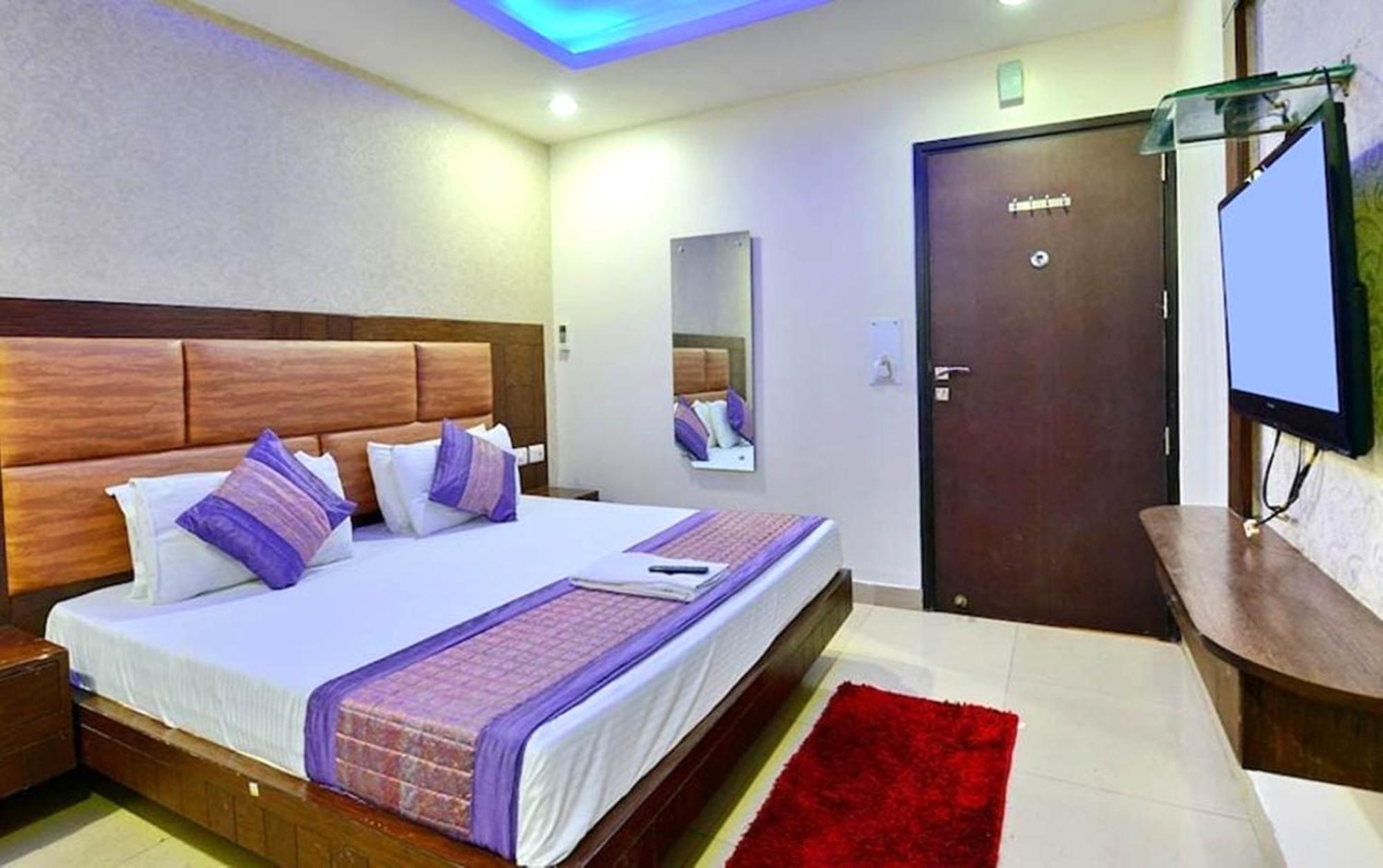 Hotel Emporio Near New Delhi Railway Station Екстер'єр фото