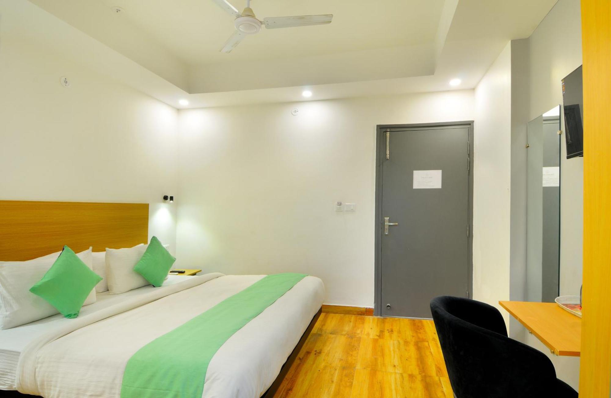 Hotel Emporio Near New Delhi Railway Station Екстер'єр фото