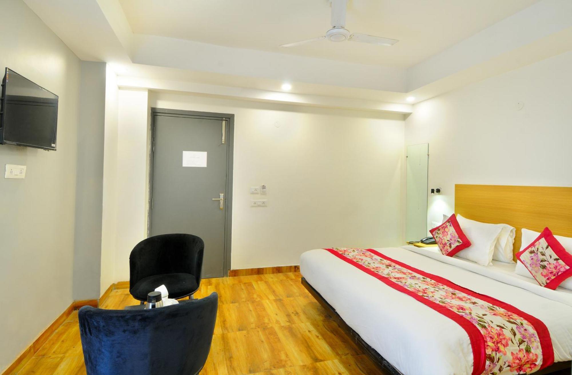 Hotel Emporio Near New Delhi Railway Station Екстер'єр фото
