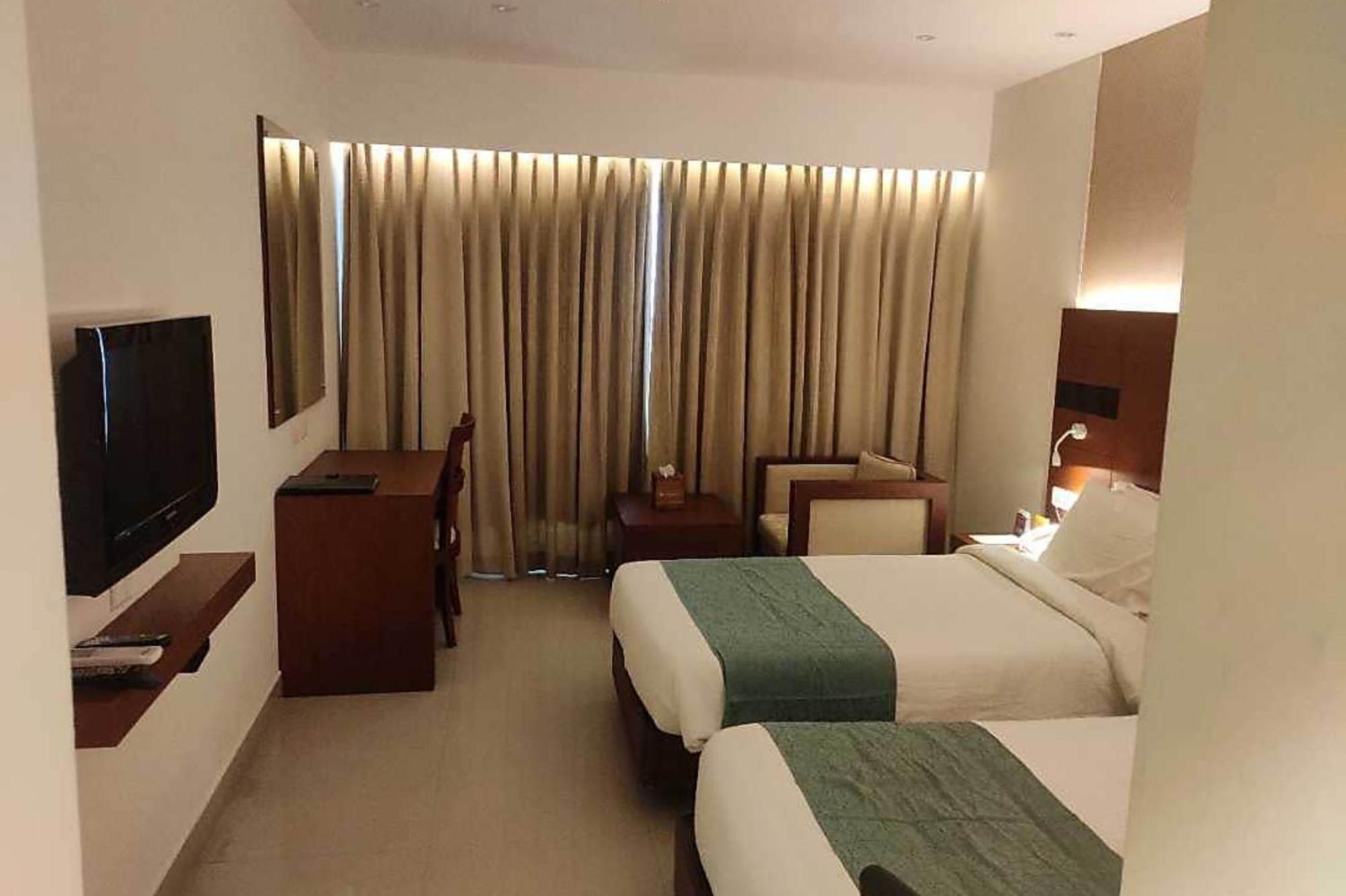 Hotel Emporio Near New Delhi Railway Station Екстер'єр фото