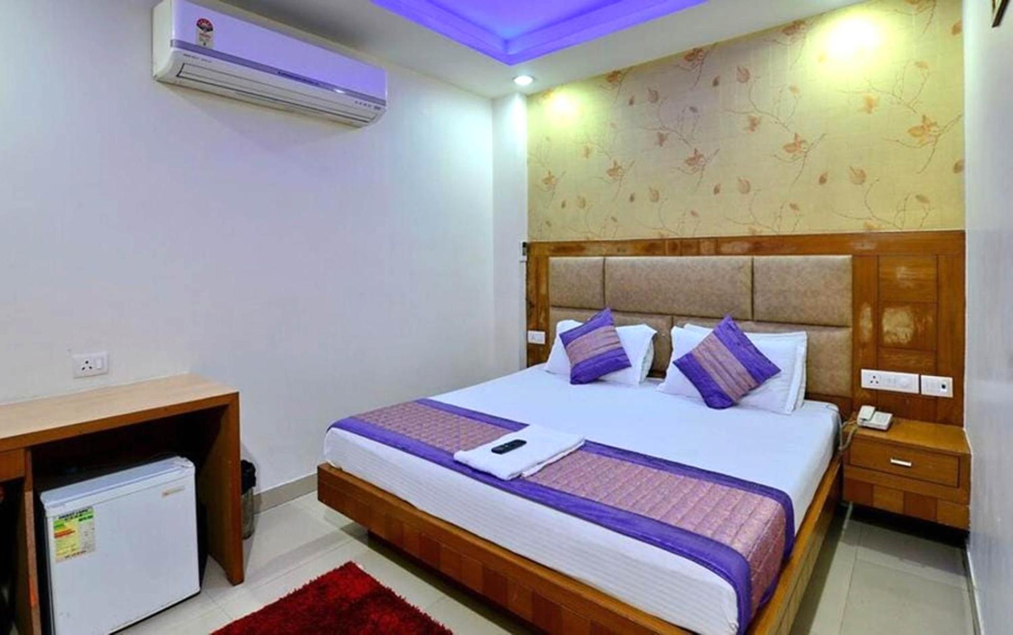 Hotel Emporio Near New Delhi Railway Station Екстер'єр фото