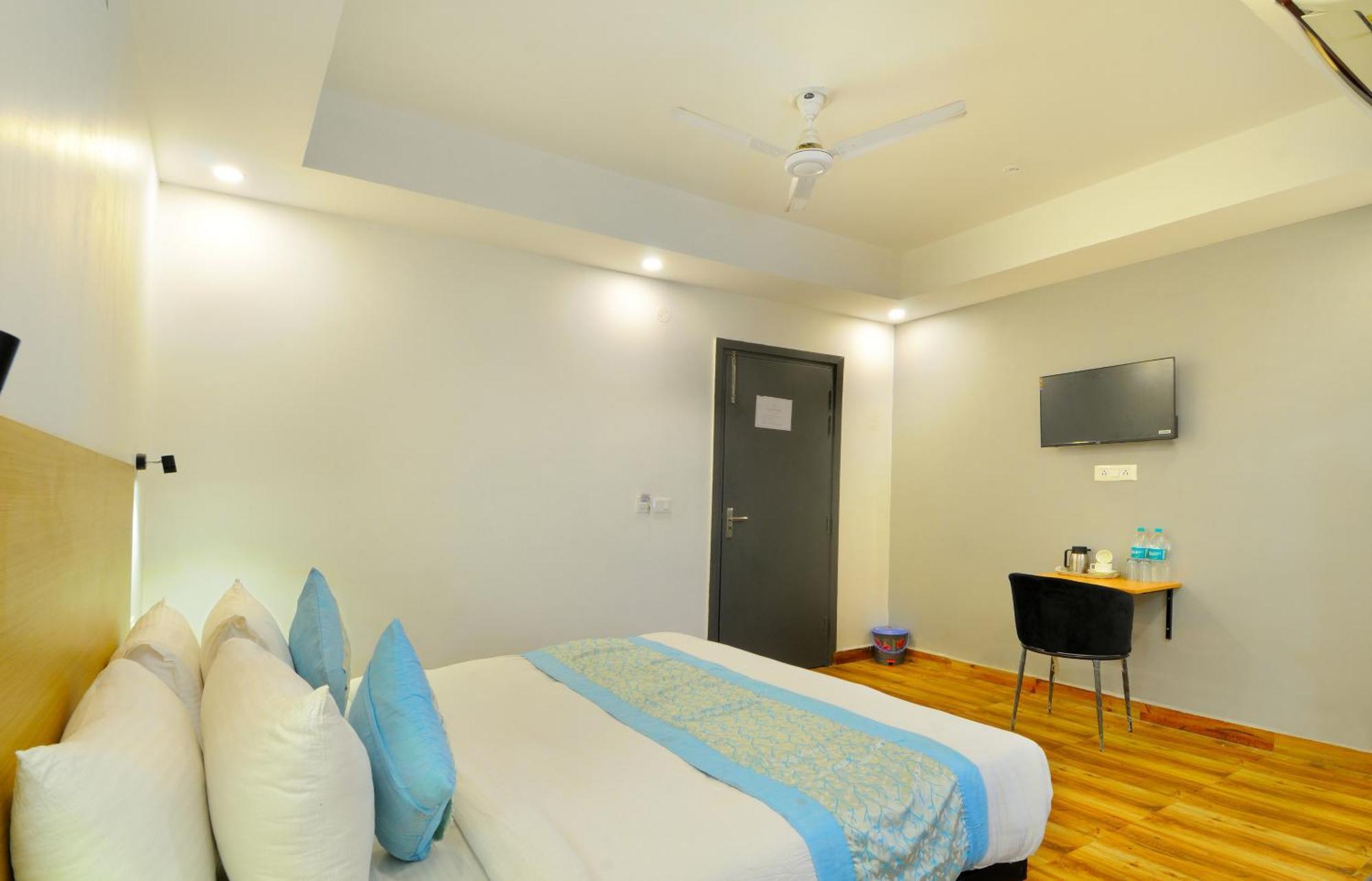 Hotel Emporio Near New Delhi Railway Station Екстер'єр фото
