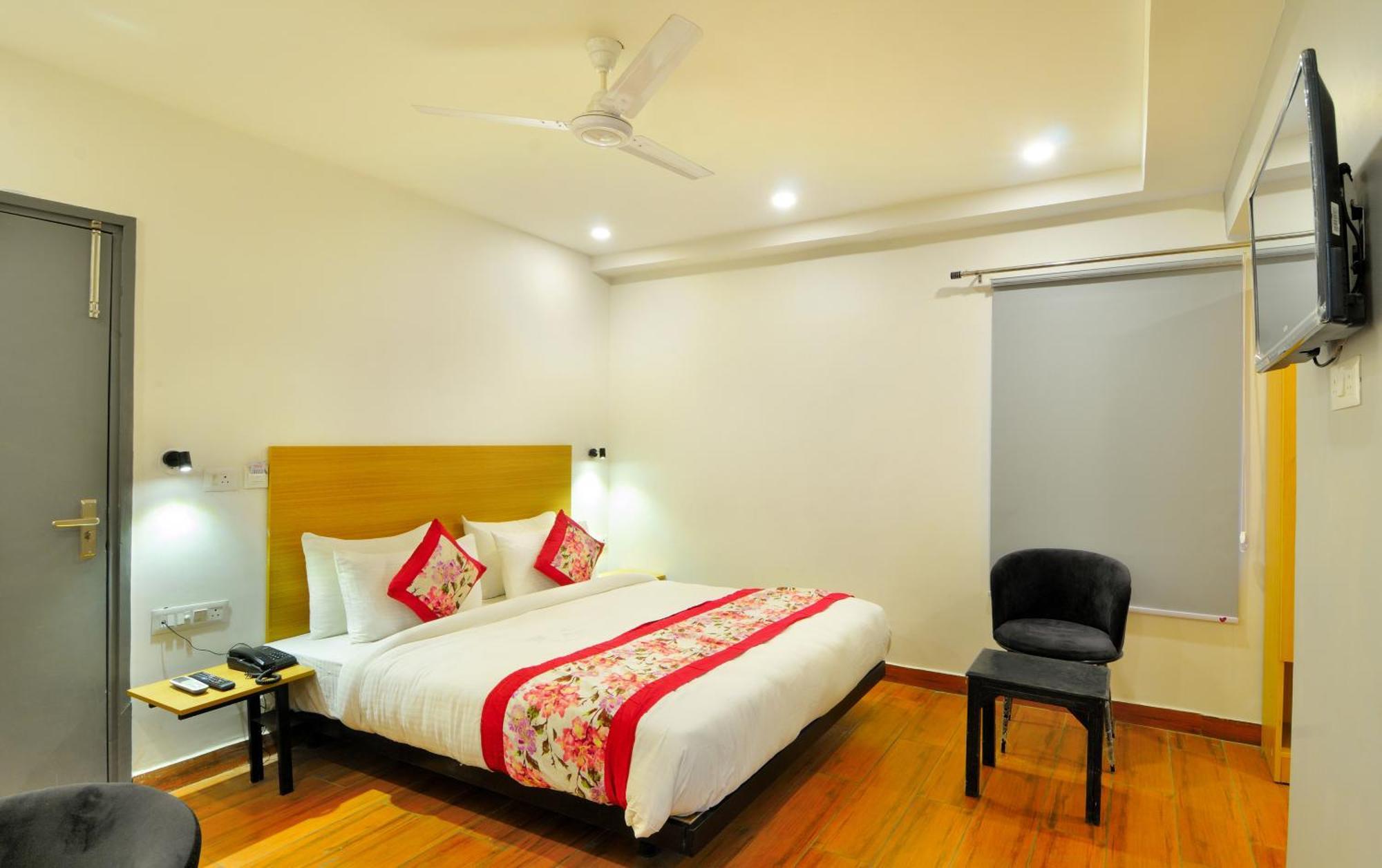 Hotel Emporio Near New Delhi Railway Station Екстер'єр фото