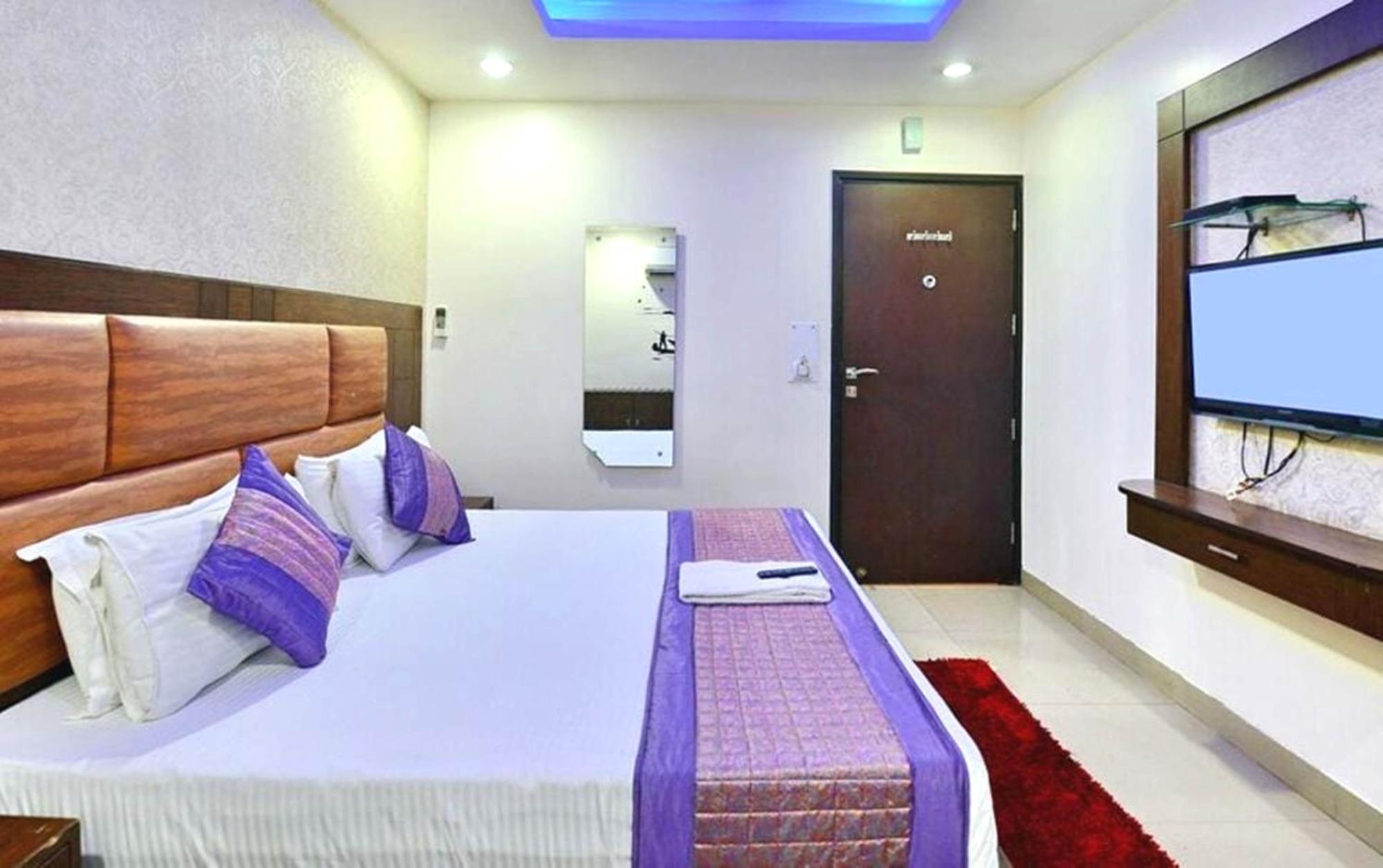 Hotel Emporio Near New Delhi Railway Station Екстер'єр фото