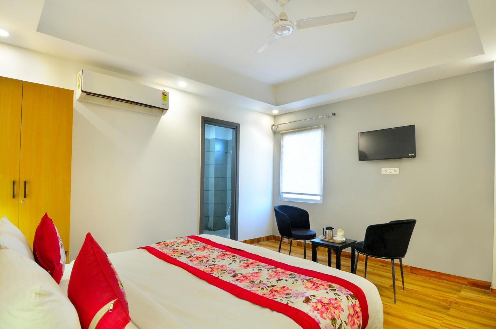 Hotel Emporio Near New Delhi Railway Station Екстер'єр фото