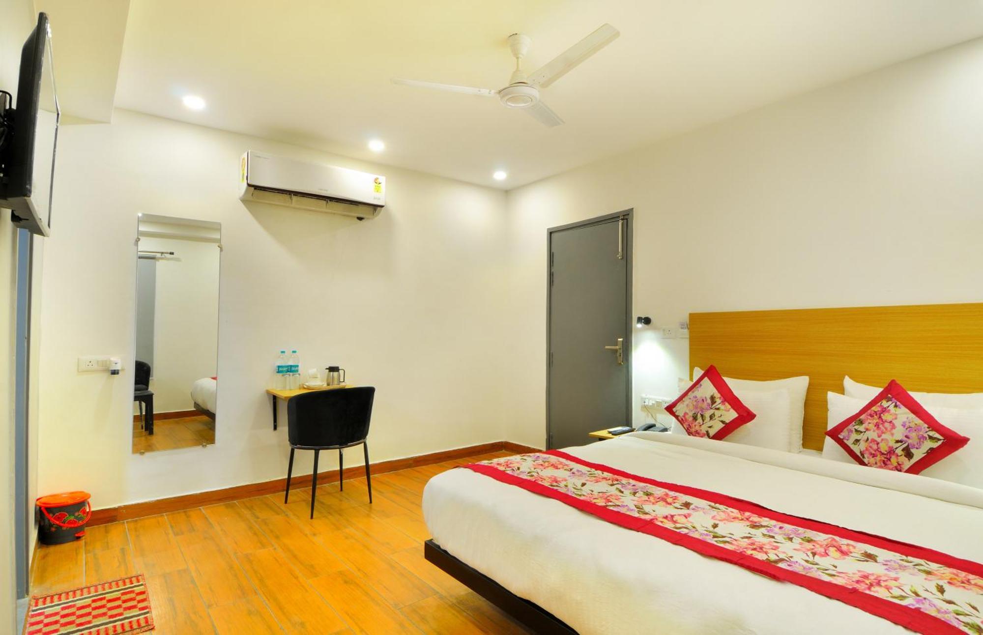 Hotel Emporio Near New Delhi Railway Station Екстер'єр фото