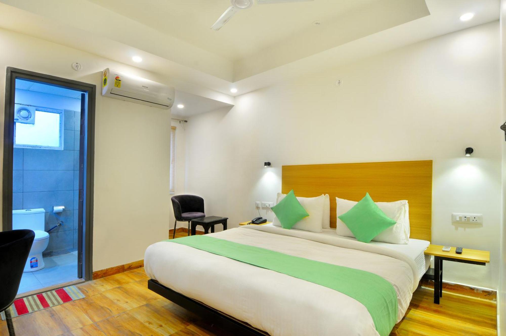 Hotel Emporio Near New Delhi Railway Station Екстер'єр фото