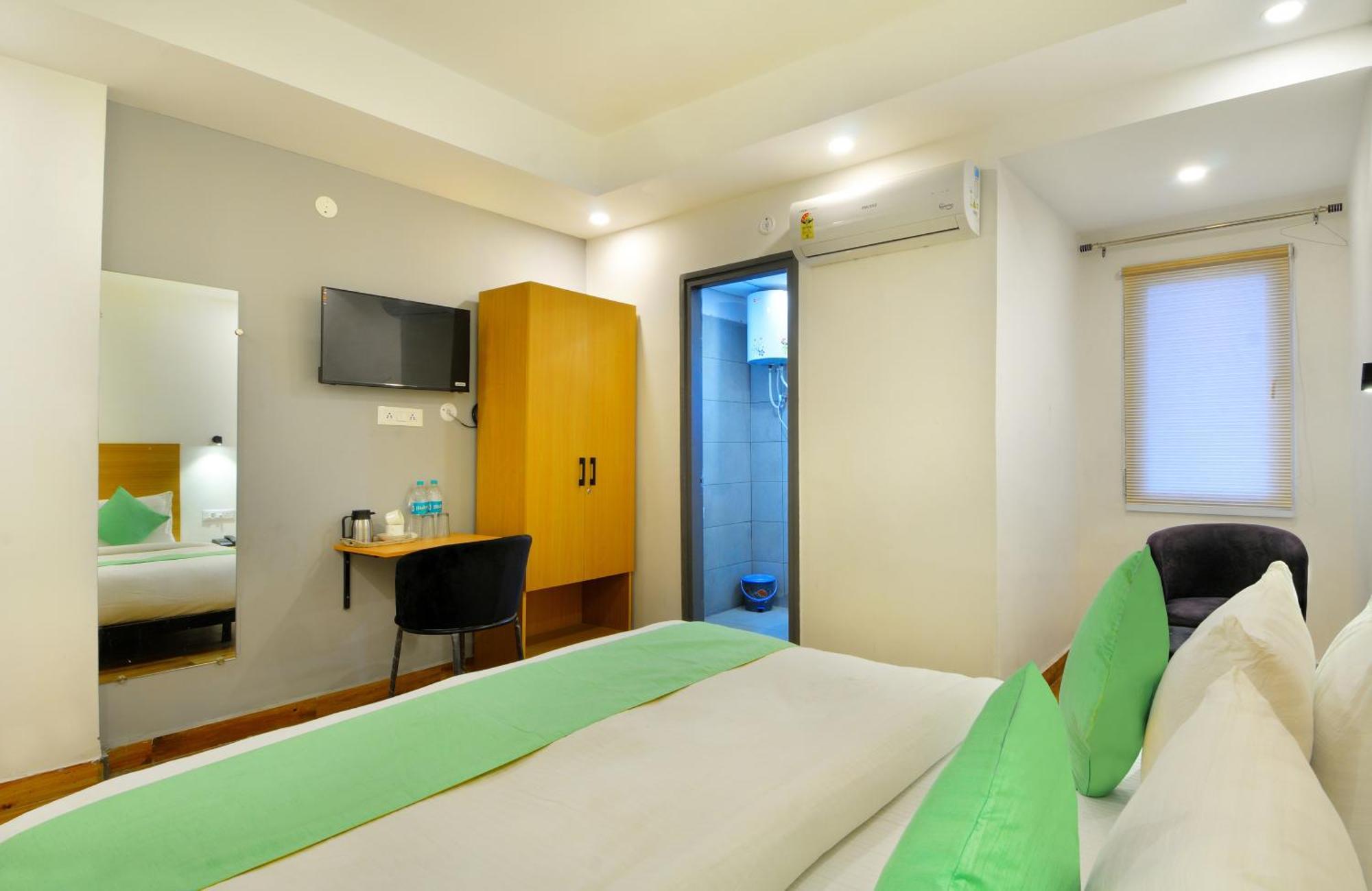 Hotel Emporio Near New Delhi Railway Station Екстер'єр фото