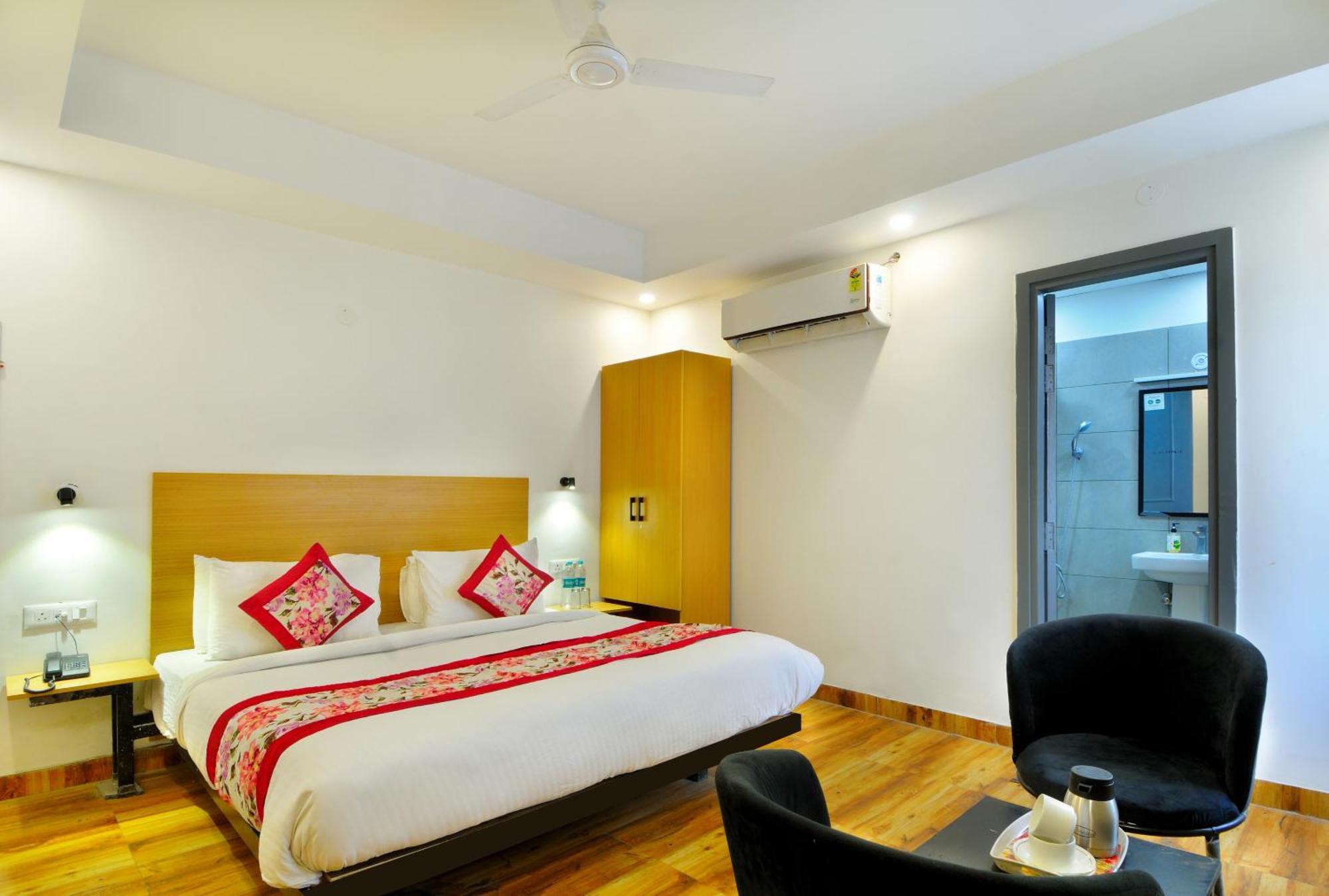 Hotel Emporio Near New Delhi Railway Station Екстер'єр фото
