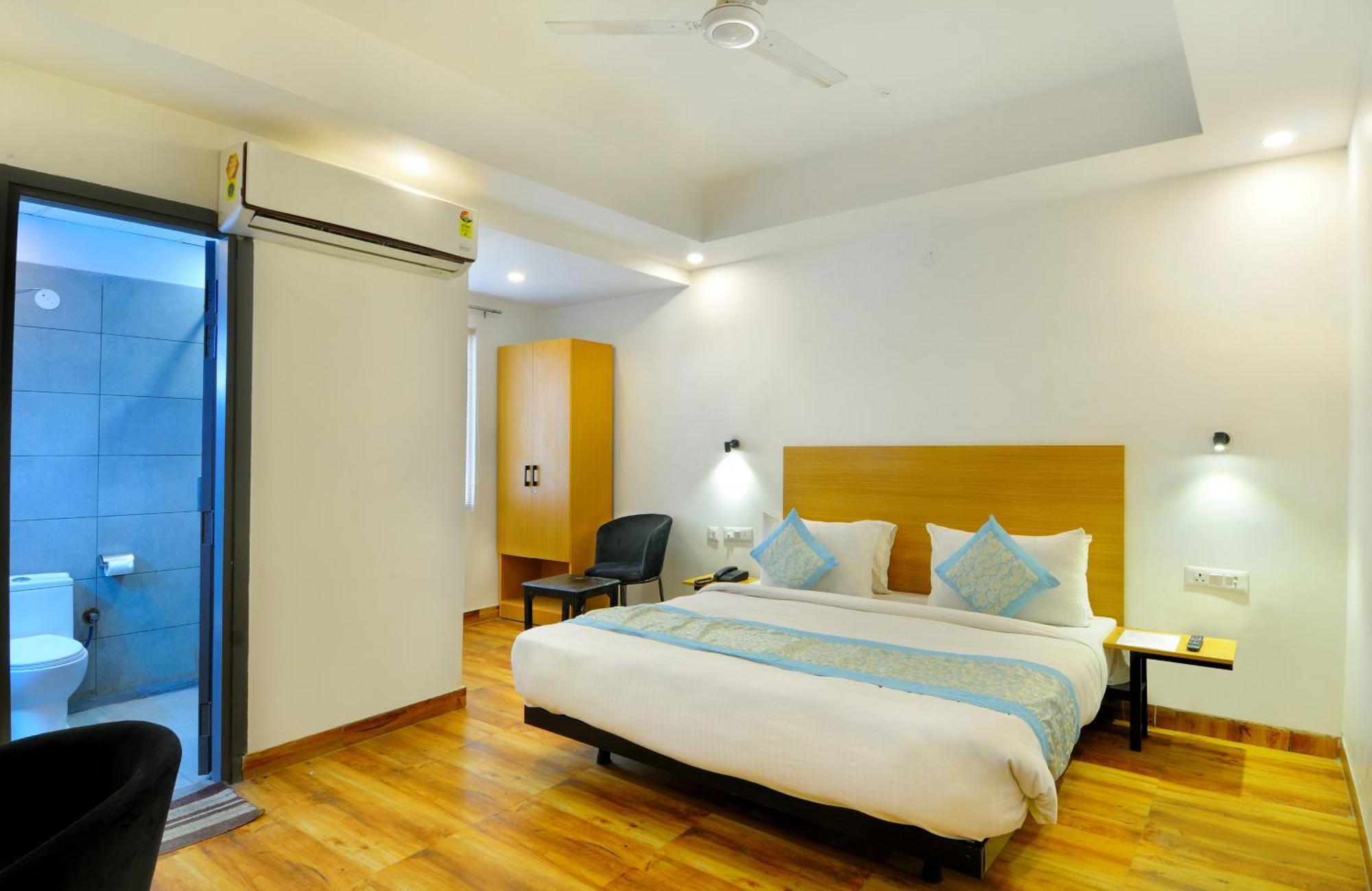 Hotel Emporio Near New Delhi Railway Station Екстер'єр фото