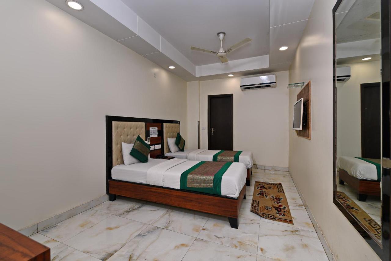 Hotel Emporio Near New Delhi Railway Station Екстер'єр фото